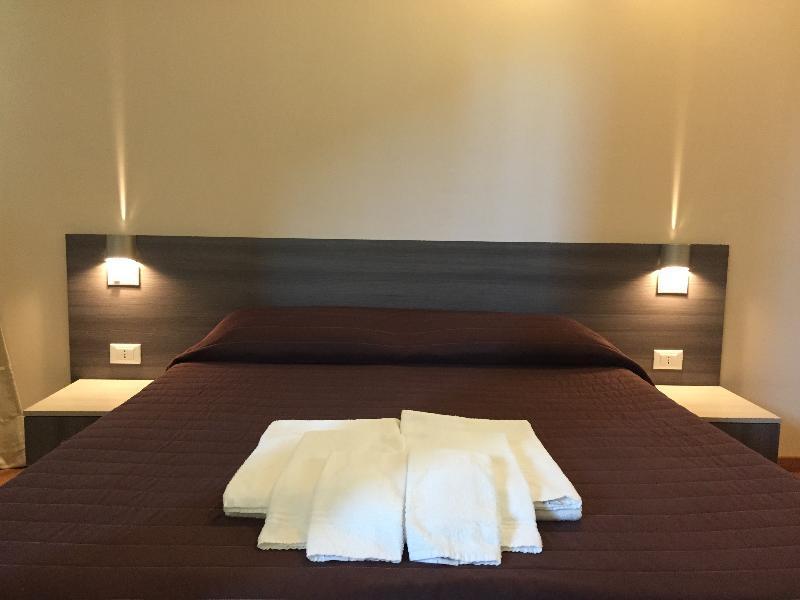 Al Borgo Aparthotel Sarzana Bagian luar foto