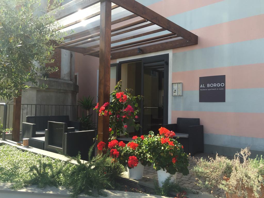 Al Borgo Aparthotel Sarzana Bagian luar foto
