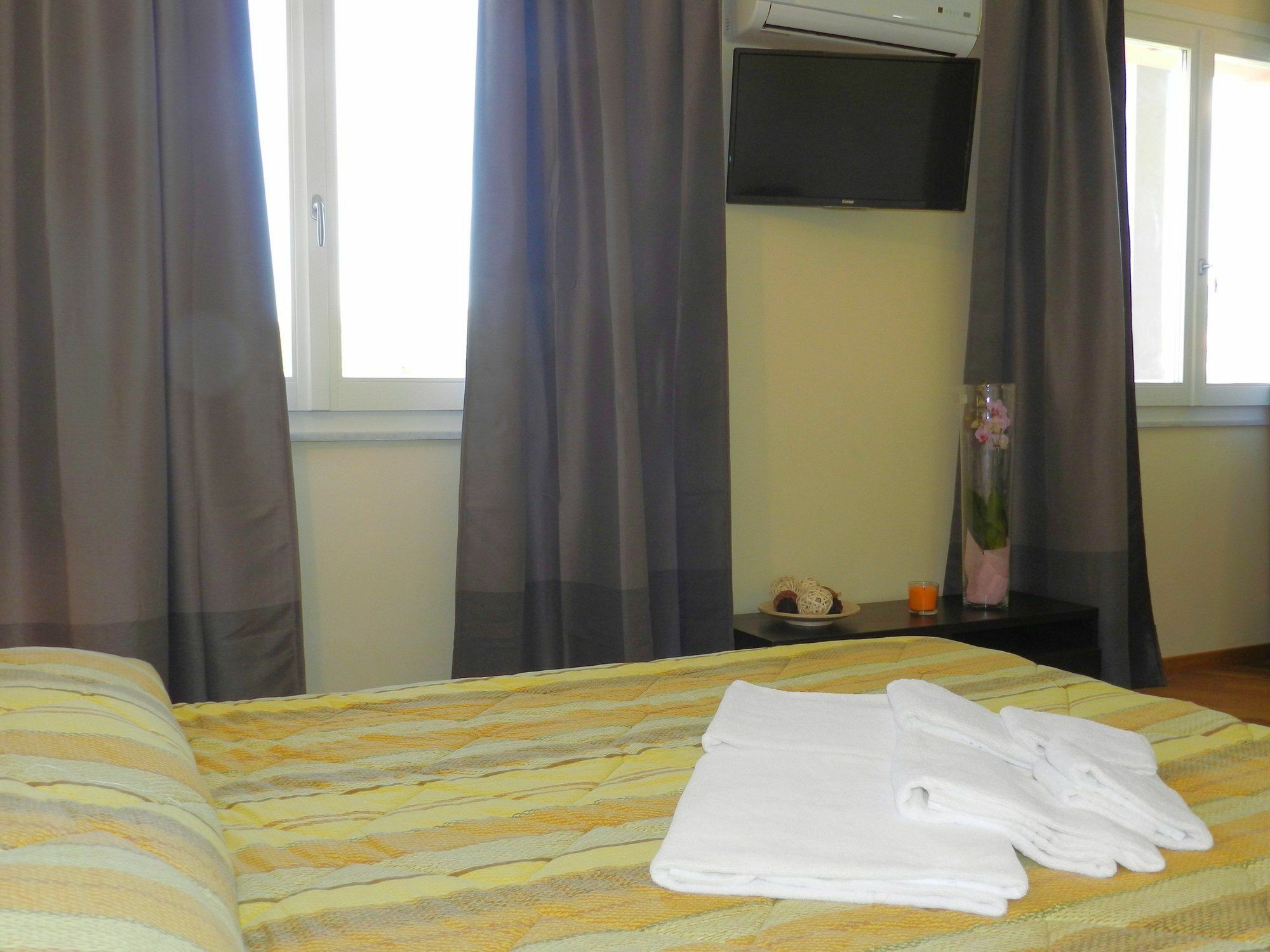 Al Borgo Aparthotel Sarzana Bagian luar foto